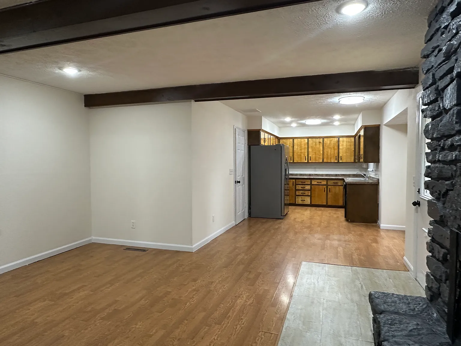 3 bed, 1.5 bath, 1404 sqft, $1,425 — Photo 3