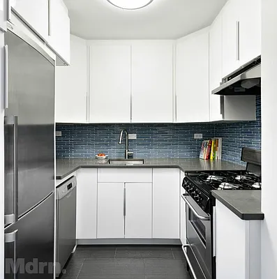 Sold by Mdrn Residential | media 7