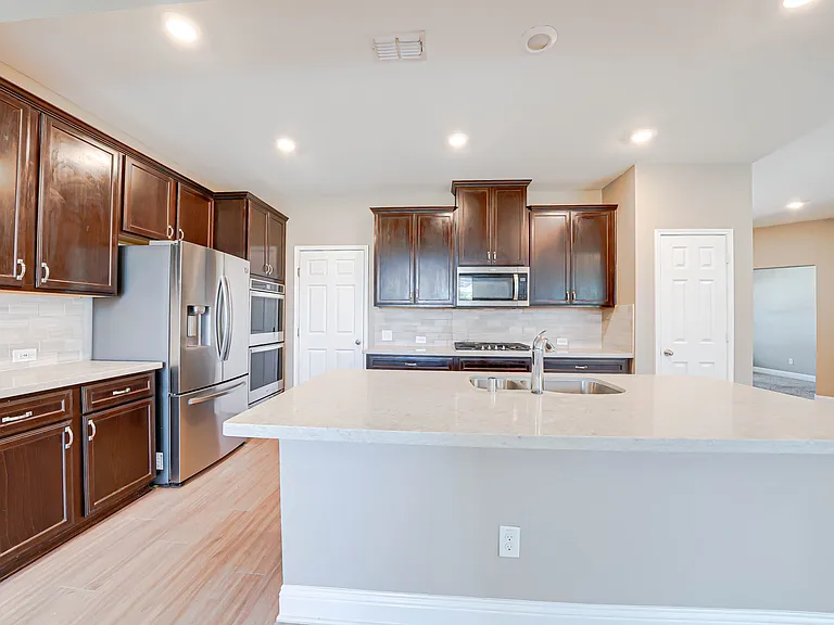 410 Club House Dr — Photo 7