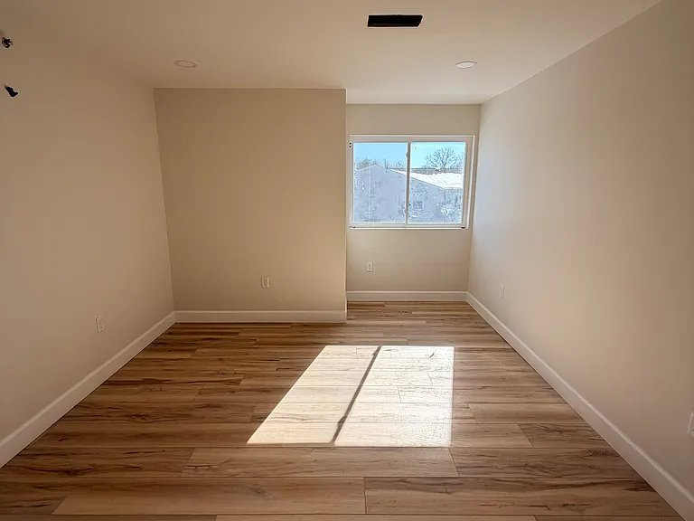 44 Warner St #B4 — Photo 11
