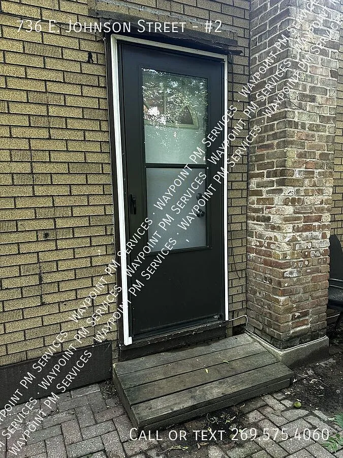 Building Photo - 736 E Johnson St #2