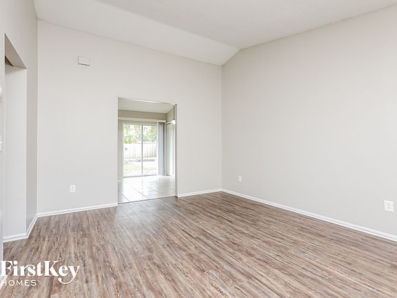 3rd image of 3302 Sassafras Ct