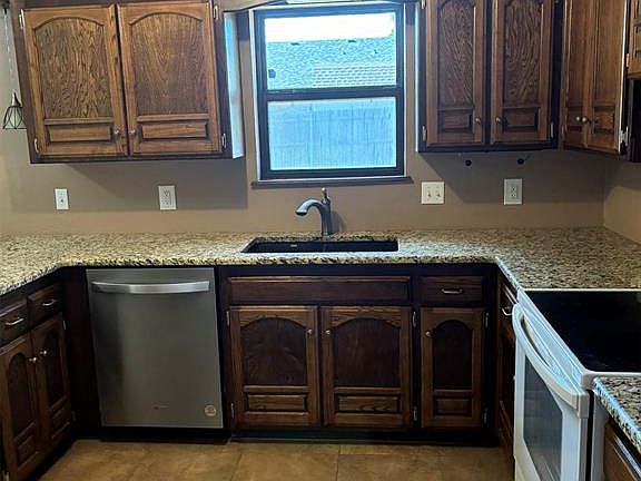 4th image of 1012 Cooper Ln