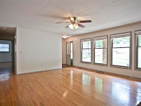 3rd image of 6 Hanley Cir