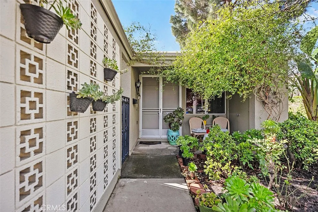 2 bed, 950 sqft, $2,700 — Photo 4