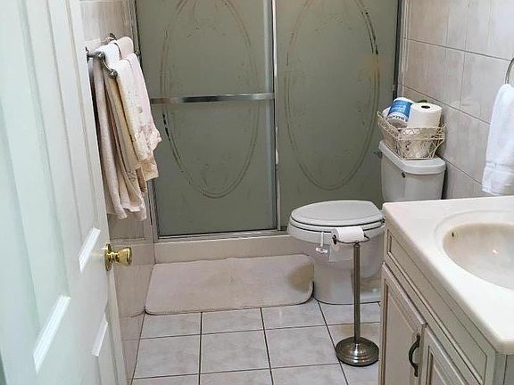 3rd image of 831 Apricot Ln