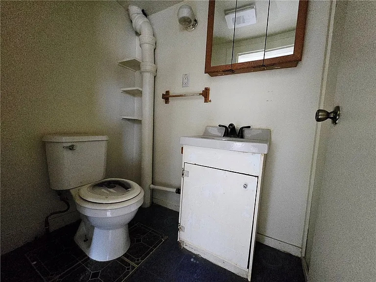 130 E Elisha St #3 — Photo 6