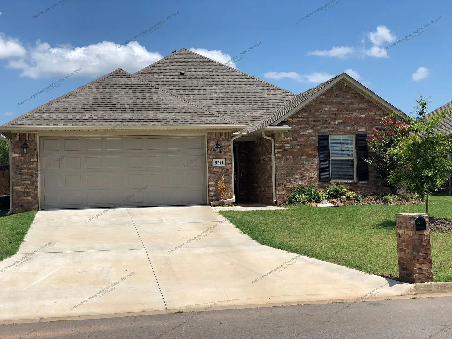 3 bed, 2.0 bath, 1615 sqft, $1,674 — Photo 1