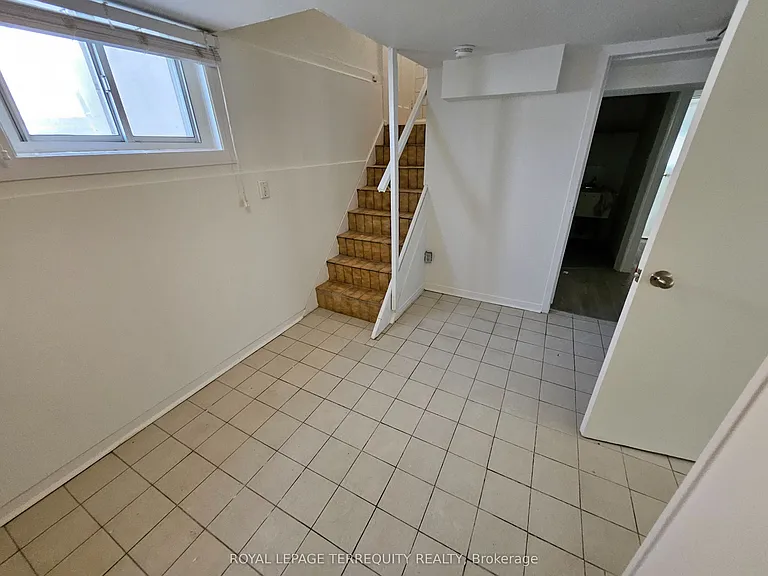 557 Lawrence Ave W — Photo 6