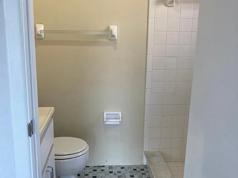 7010 Oakshire Dr — Photo 35