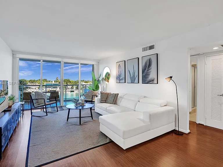 5600 Collins Ave #5R — Photo 12