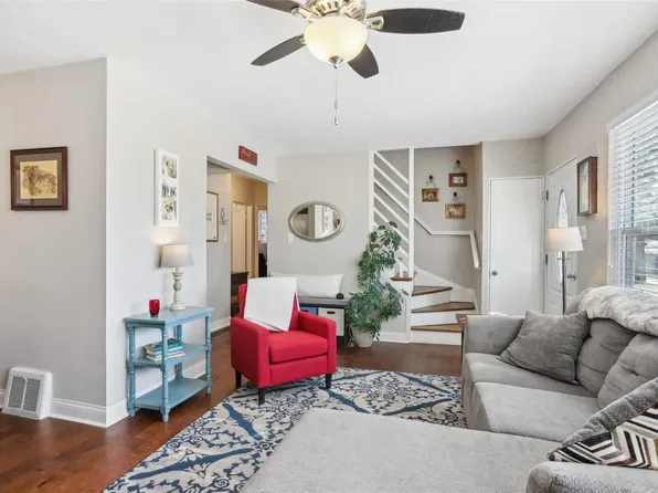 1022 Elvado Dr, Saint Louis, MO 63126