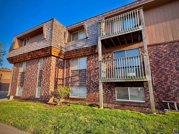 2319 SW Briarwood Plz #204C, Topeka, KS 66611