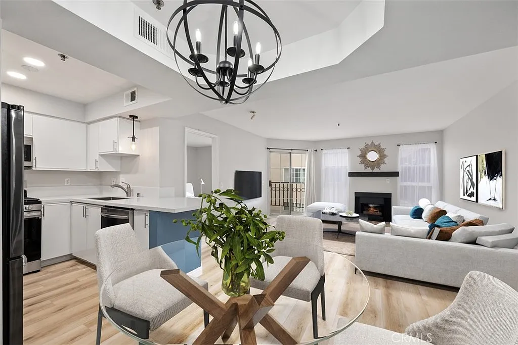 1 bed, 611 sqft, $2,400 — Photo 3