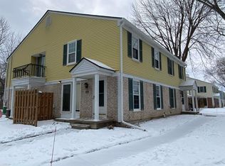 24722 Meadow Creek Dr, Harrison Township, MI 48045