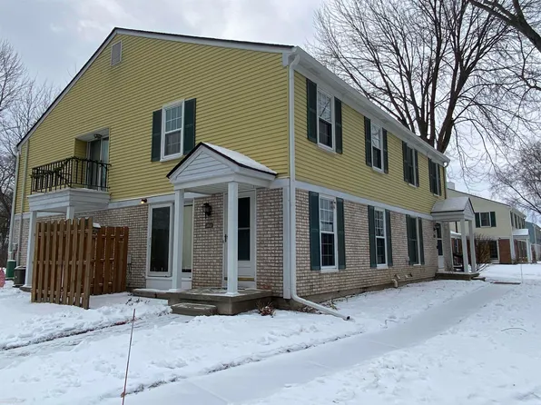 24722 Meadow Creek Dr, Harrison Township, MI 48045