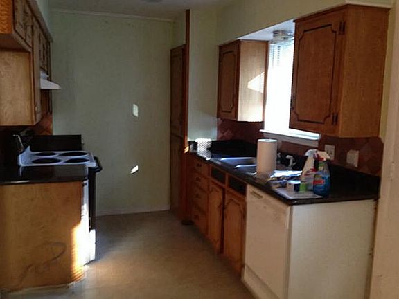 4th image of 2101 Red Oak Dr