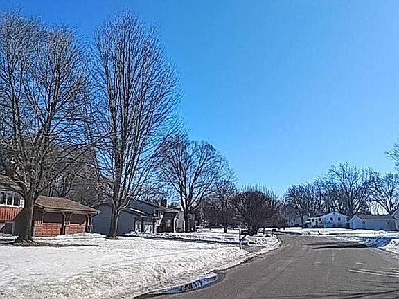 4th image of 11304 Kentucky Ave N