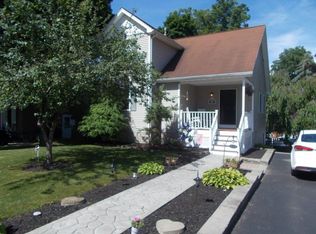 15 Linden St, Livonia, NY 14487