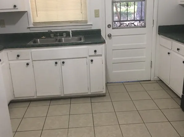 2930 Carriage Ln, Atlanta, GA 30349