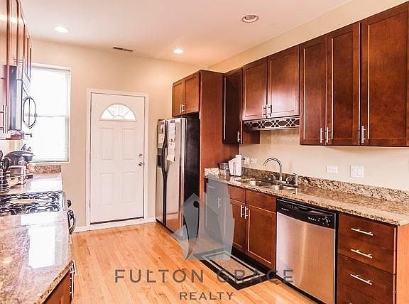 2nd image of 1633 W Farwell Ave S #3