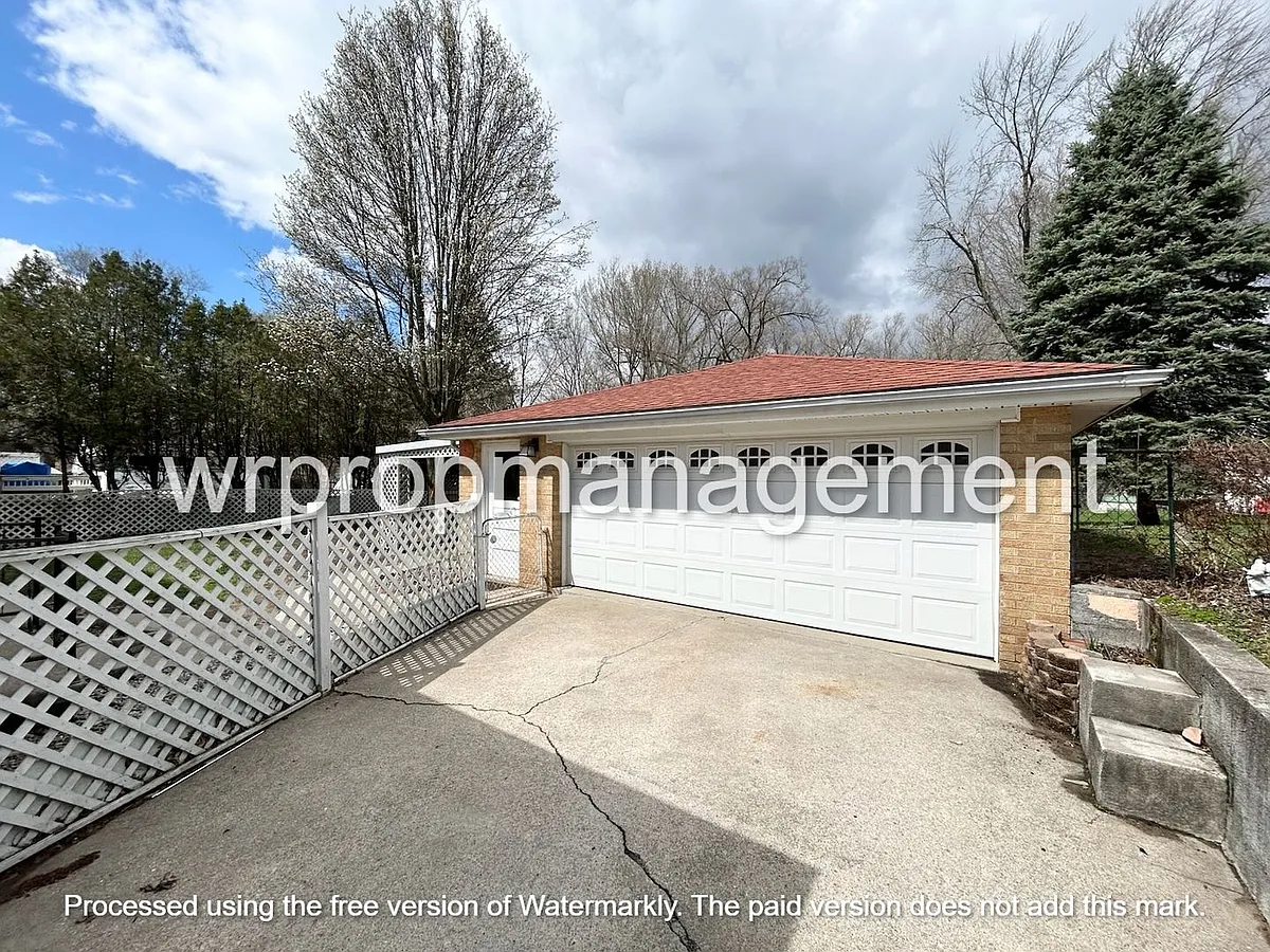 Building Photo - 2338 Bodette Ave