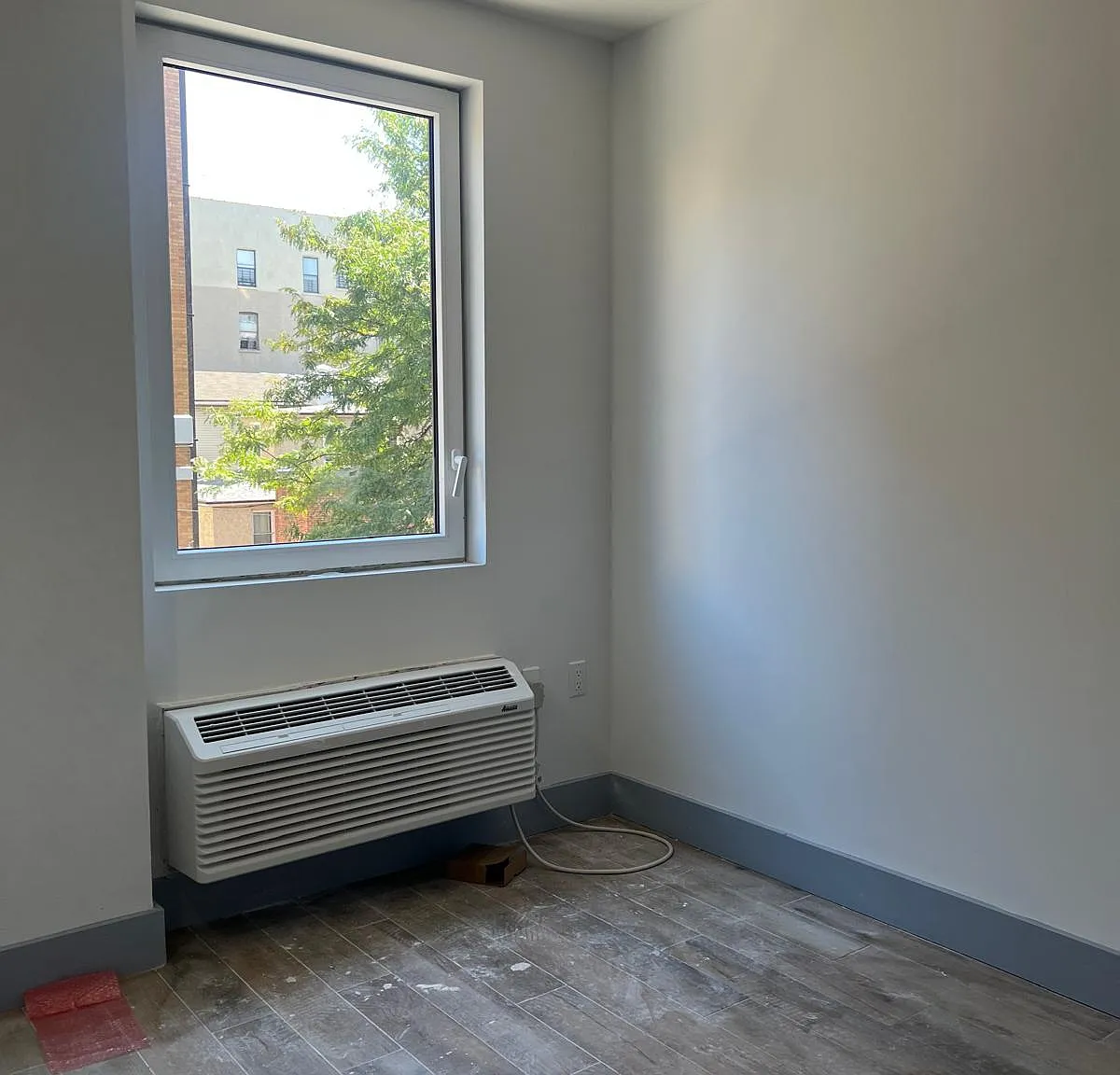 1 bed, 700 sqft, $2,762 — Photo 3
