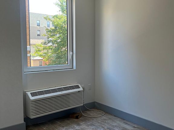 3rd image of 1143 Hoe Ave #3B