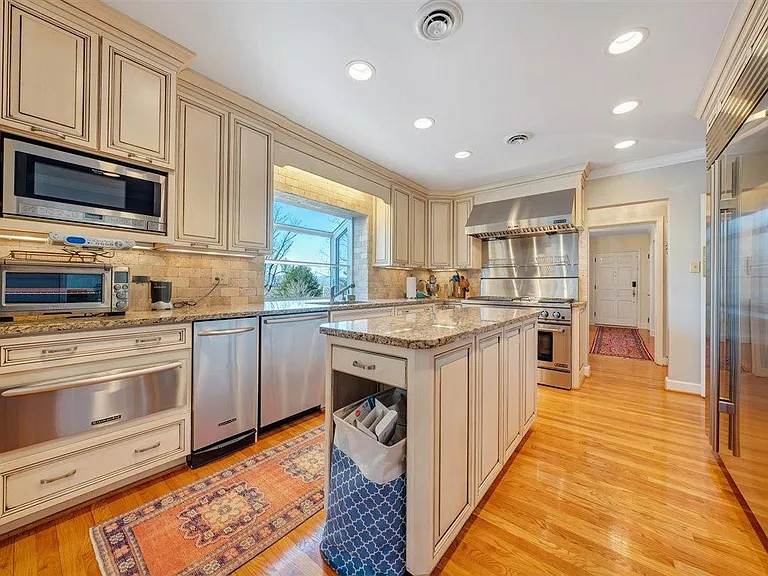 3044 Hemlock Ln SW — Photo 10