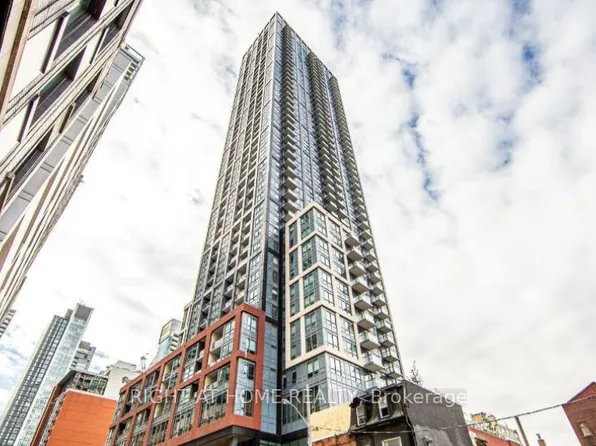 108 Peter St #2605, Toronto, ON M5V 0W2