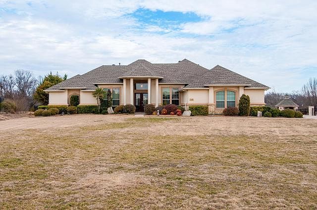 1st image of 300 Brookbend Dr