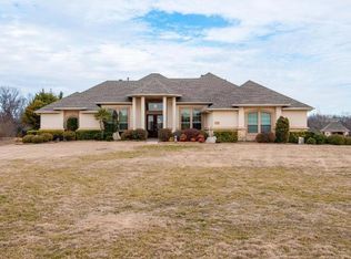 300 Brookbend Dr, Waxahachie, TX 75165