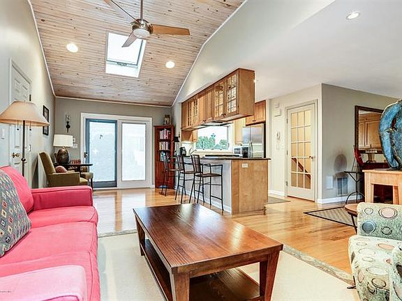 3rd image of 2168 Terrace Pl