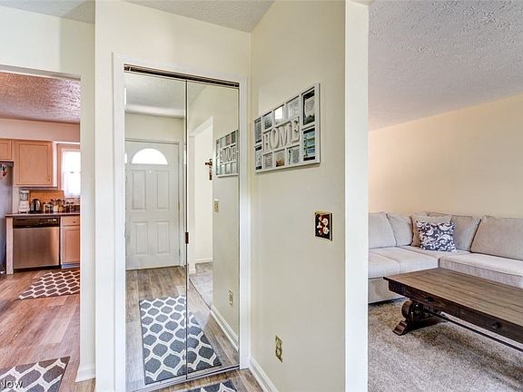 3rd image of 6792 Kirkwood Dr #1/4