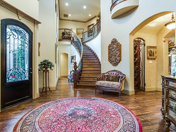 3rd image of 5837 Shady Oaks Dr
