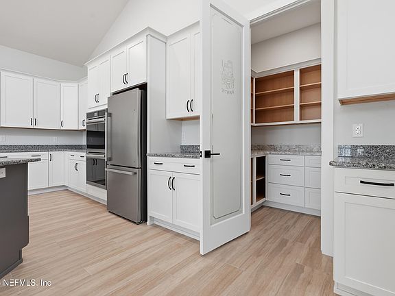 4th image of 22826 NE 69TH Avenue