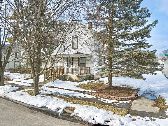 4th image of 1001 W Race St