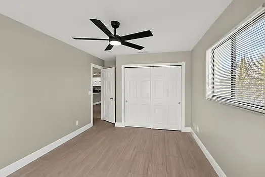 4836 Marine Dr — Photo 22