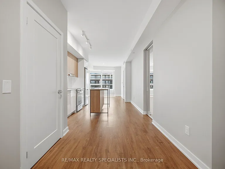 5105 Hurontario St #308 — Photo 5