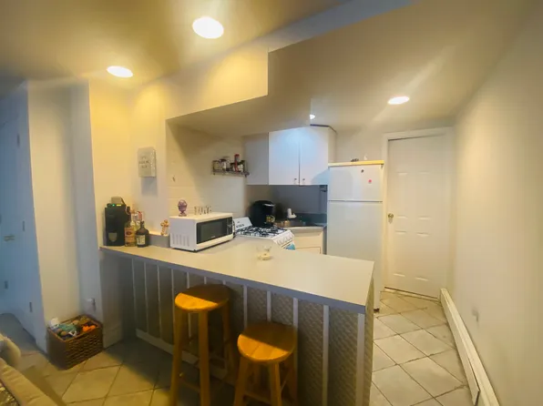 520 Undercliff Avenue image 5 of 9