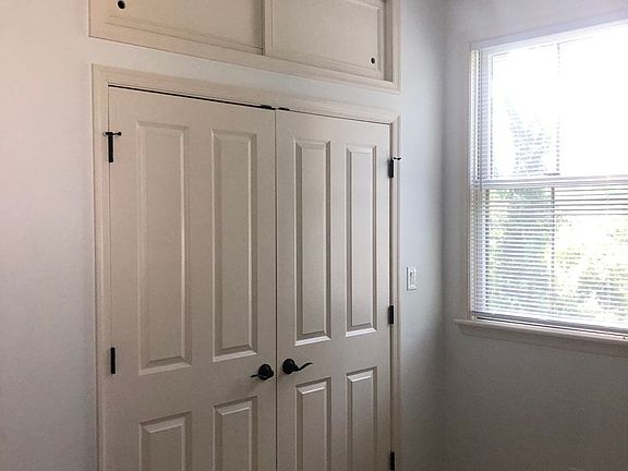 4th image of 213 Walker St