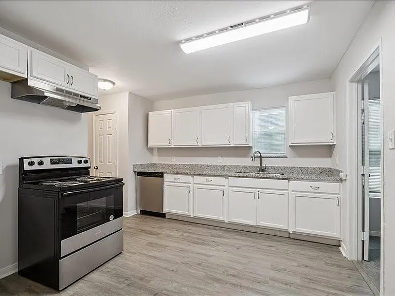 820 Texas St — Photo 3
