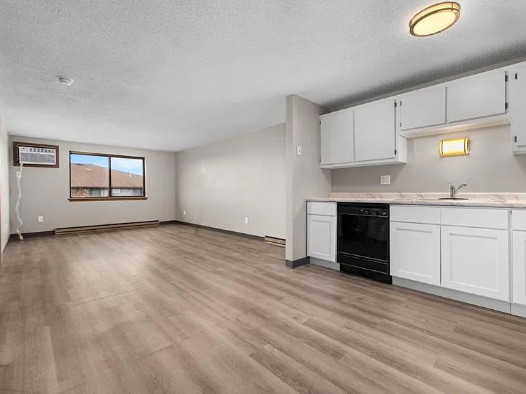 Maplewood Apartments — Photo 10