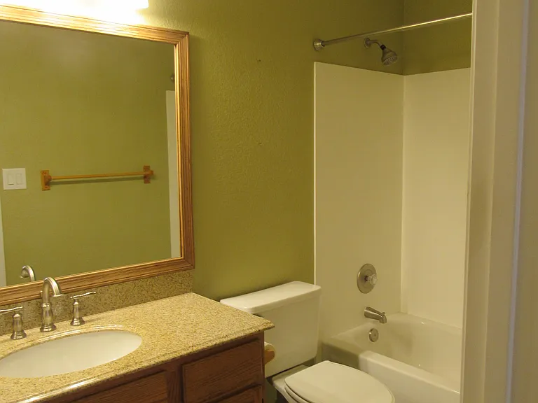 853 E Constitution Dr — Photo 11
