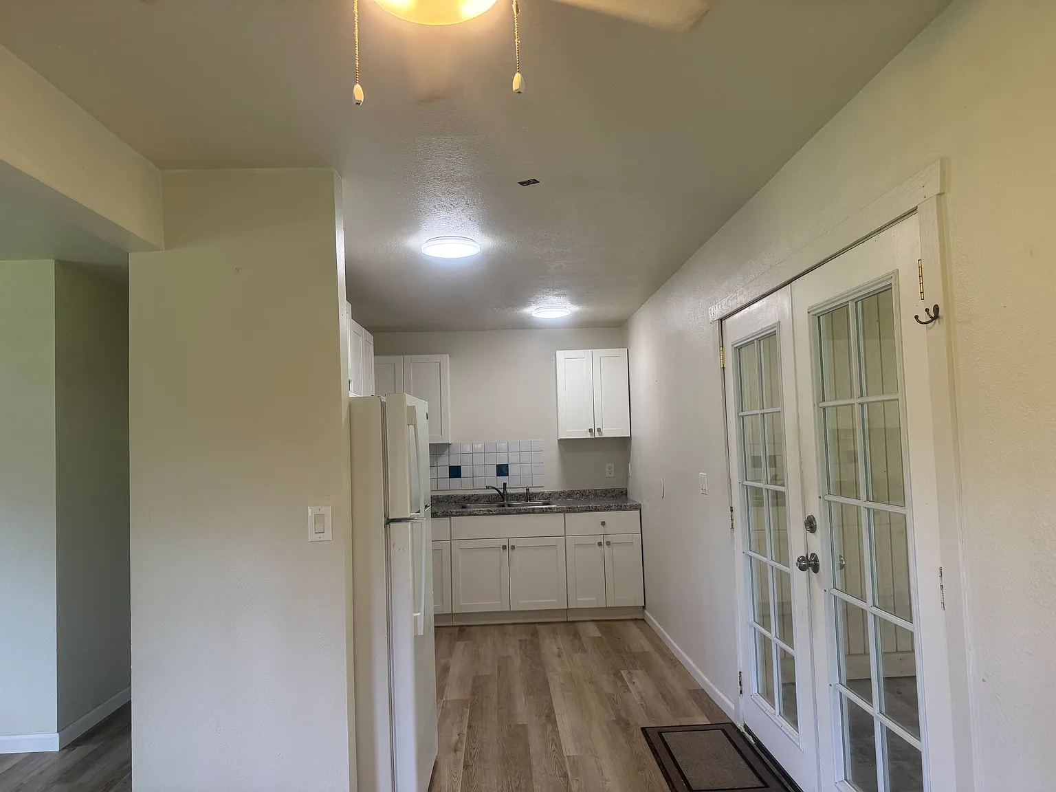 3 bed, 1.5 bath, 1008 sqft, $1,700 — Photo 4