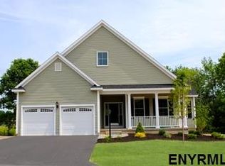 83 Waverly Cir, Watervliet, NY 12189