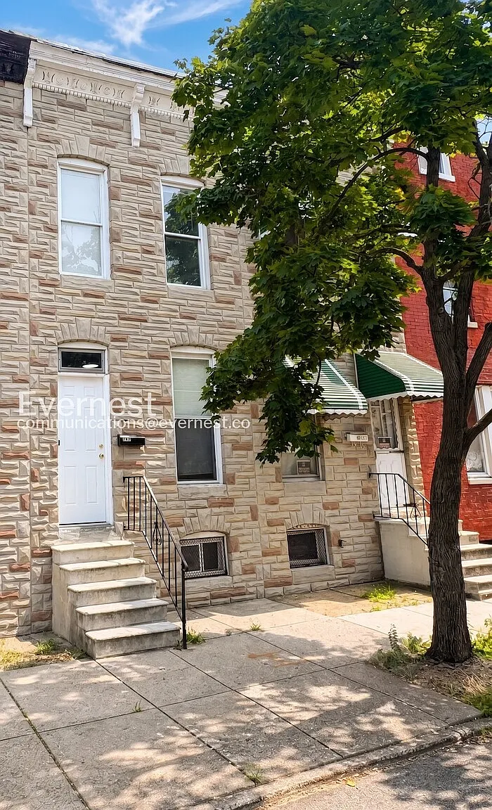 3 bed, 1.0 bath, 984 sqft, $1,445 — Photo 1