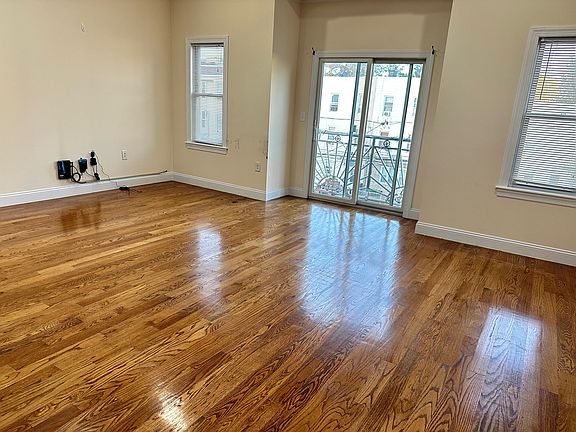 5th image of 31 Laidlaw Ave #2