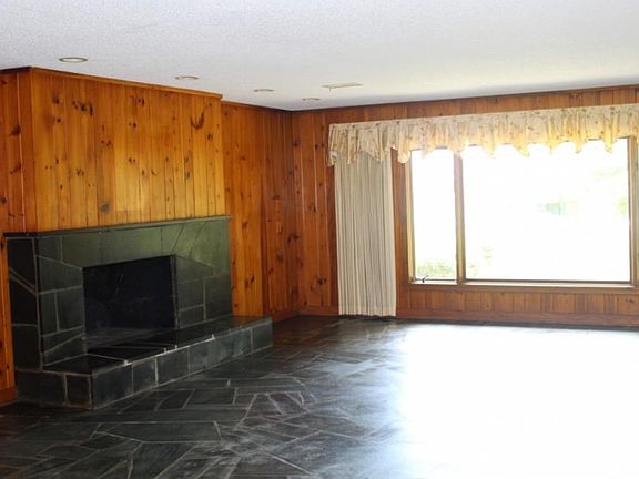 3rd image of 528 Vance Dr