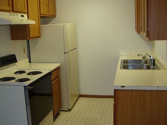 3rd image of 2112 W Northwest Blvd APT 14